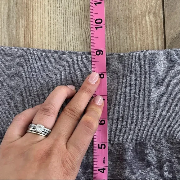 Gymshark Gray Camo Leggings - Picture 10 of 11